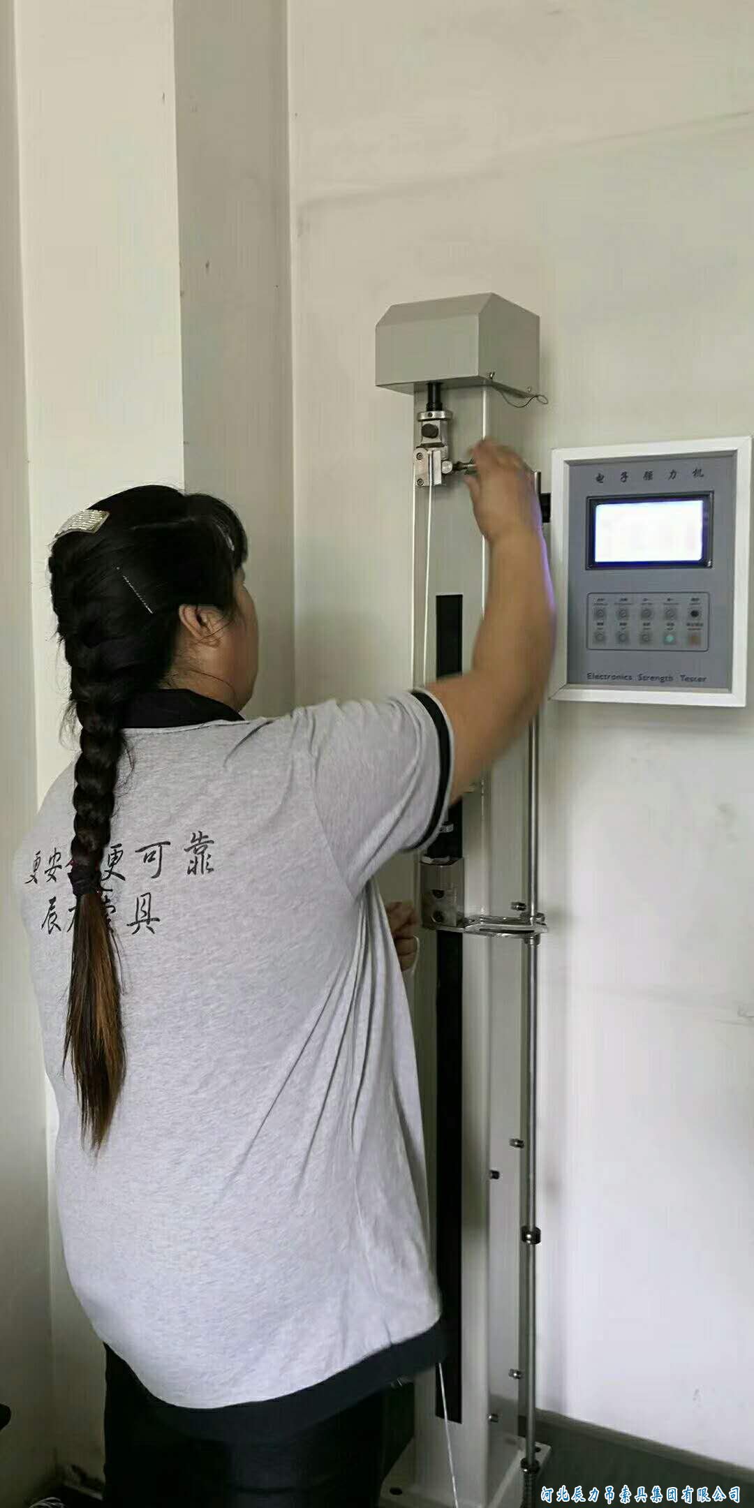 辰力吊裝帶單絲拉力測試，質量從源頭掌控